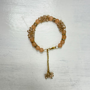 Stone Pearl Gajra with peach beads, pearl clusters and gold-tone hanging tassel